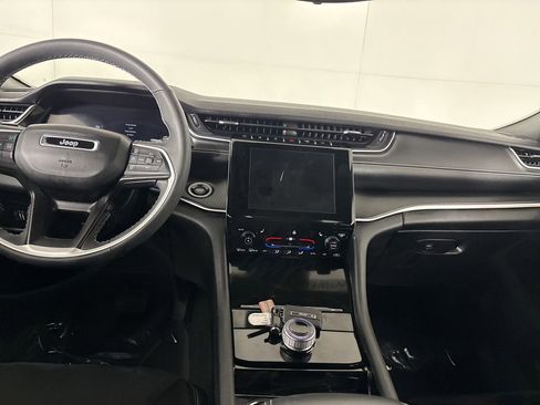 Used 2023 Jeep Grand Cherokee L Laredo image 24