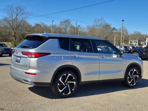 Used 2024 Mitsubishi Outlander SE image 6