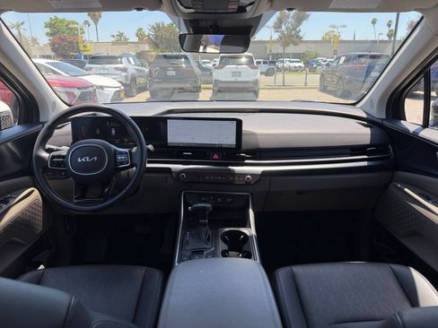 Used 2026 Kia Carnival FWD image 31