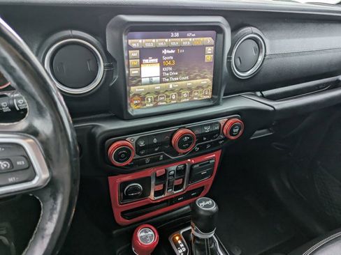 Used 2018 Jeep Wrangler Unlimited Sahara image 11