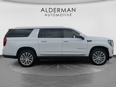 Used 2022 GMC Yukon XL Denali w/ Denali Premium Package image 6