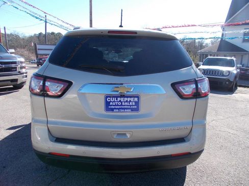 Used 2015 Chevrolet Traverse LT w/ Style and Technology Package image 4