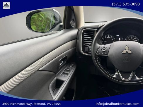 Used 2018 Mitsubishi Outlander SE AWD/4WD image 34