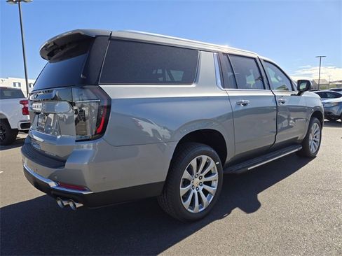 New 2025 Chevrolet Suburban Premier image 4