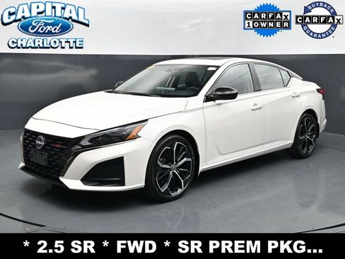Used 2023 Nissan Altima 2.5 SR w/ SR Premium Package FWD image 2