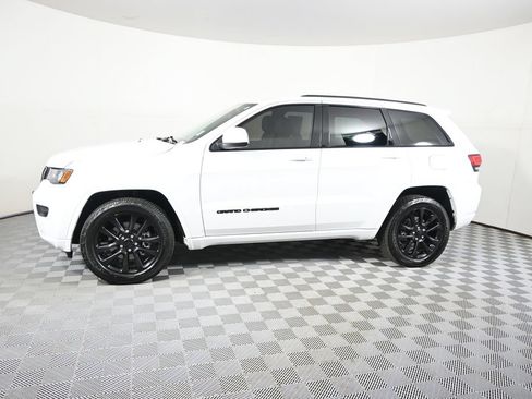 Used 2021 Jeep Grand Cherokee Laredo X AWD/4WD image 2