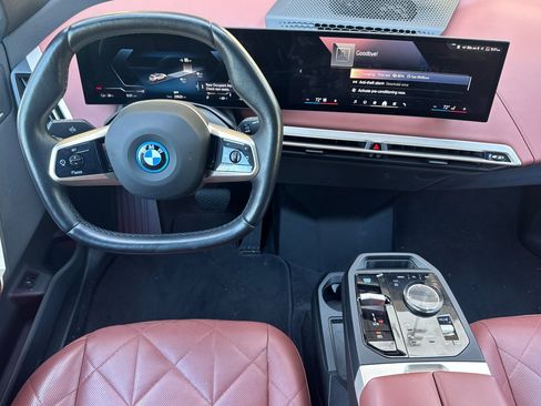 Used 2024 BMW iX xDrive50 w/ Sport Package AWD/4WD image 18