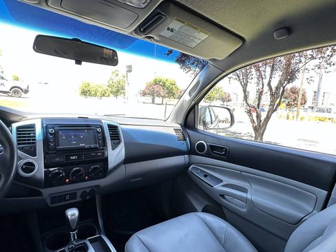 Used 2014 Toyota Tacoma 4x4 Double Cab w/ SR5 Package image 26
