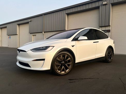 Used 2023 Tesla Model X Standard Sport Utility 4D image 5