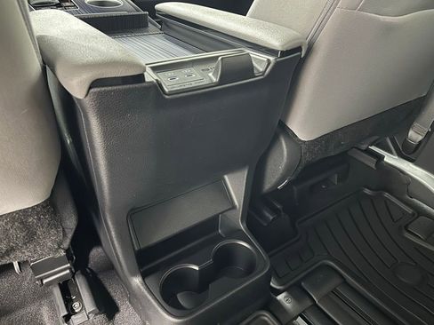 Used 2025 Toyota Sienna LE FWD image 50