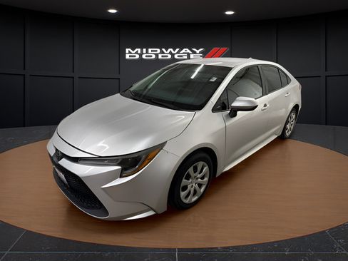 Used 2021 Toyota Corolla LE FWD image 2