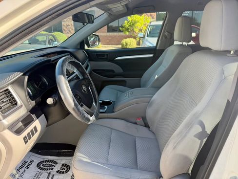 Used 2015 Toyota Highlander LE FWD image 9
