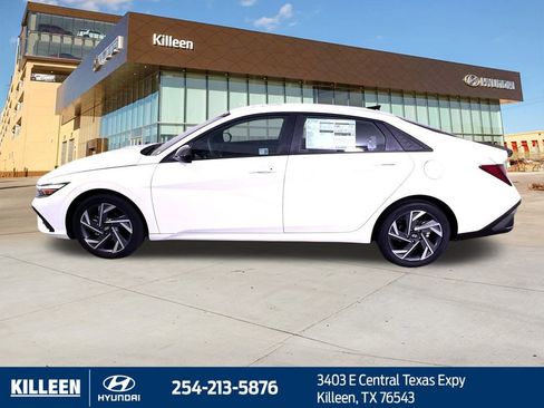 Used 2025 Hyundai Elantra Sport FWD image 5