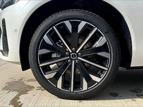 New 2026 Volvo XC60 B5 Ultra w/ Protection Package Premier image 20