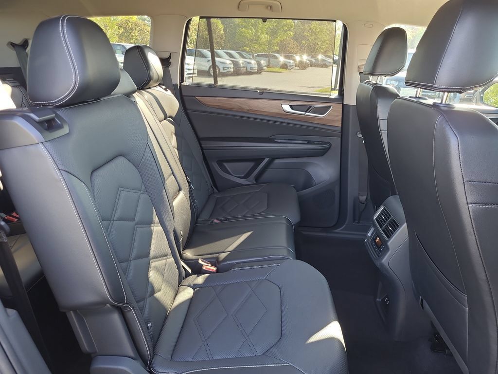 Used 2024 Volkswagen Atlas SE FWD image 19