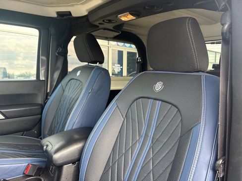 Used 2017 Jeep Wrangler Sahara w/ Connectivity Group AWD/4WD image 11