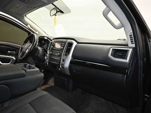 Used 2017 Nissan Titan SV AWD/4WD image 20