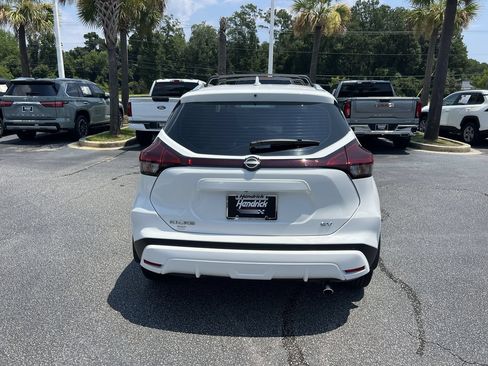 Used 2024 Nissan Kicks SV w/ Interior Electronics Package FWD image 9