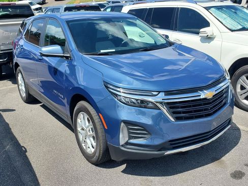 Used 2024 Chevrolet Equinox LT FWD image 2
