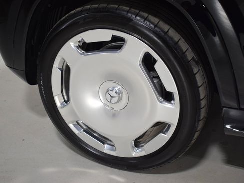 Used 2025 Mercedes-Benz Maybach GLS 600 4MATIC image 6