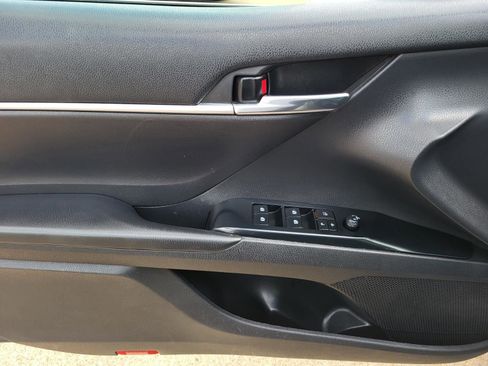 Used 2020 Toyota Camry SE FWD image 15
