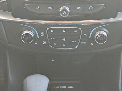 Used 2023 Chevrolet Traverse LT image 16