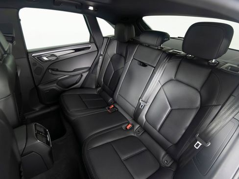 Certified 2026 Porsche Macan AWD/4WD image 40