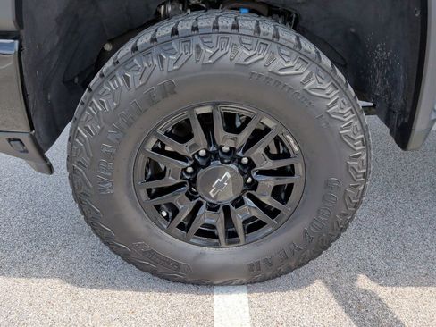 Used 2024 Chevrolet Silverado 2500 ZR2 w/ Technology Package AWD/4WD image 53