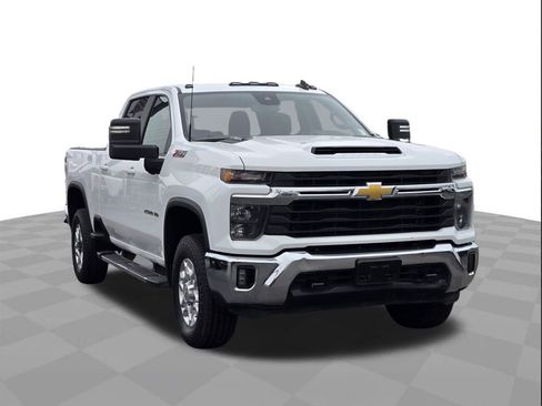 Used 2024 Chevrolet Silverado 2500 LT image 3