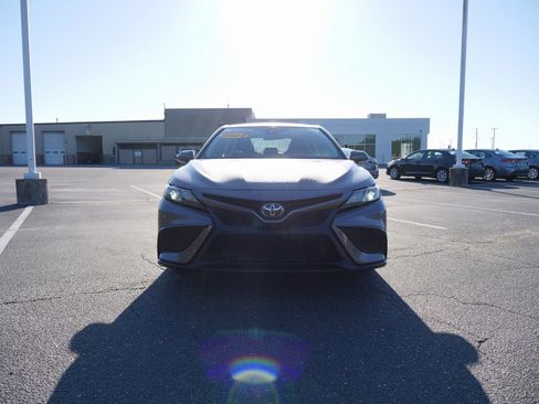 Used 2023 Toyota Camry SE image 9