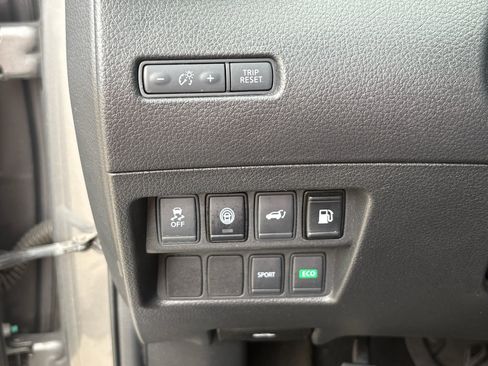 Used 2020 Nissan Rogue SV FWD image 10