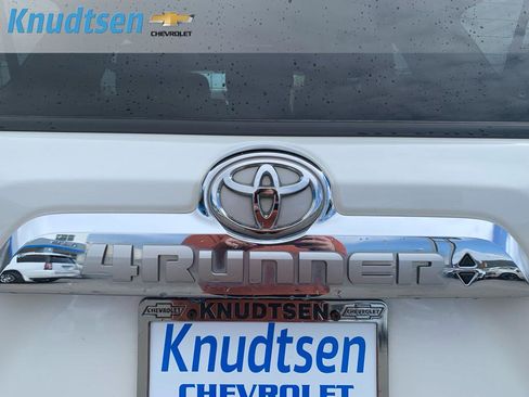 Used 2018 Toyota 4Runner Limited AWD/4WD image 10