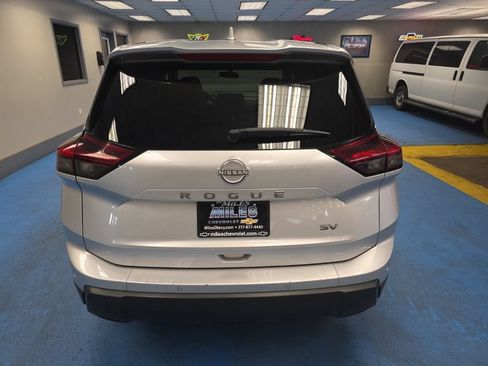 Used 2024 Nissan Rogue SV FWD image 7