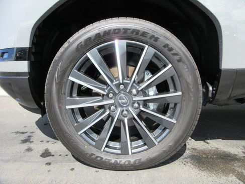 Used 2026 Lexus GX 550 w/ Accessory Package (2T) AWD/4WD image 19
