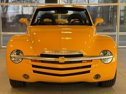 Used 2004 Chevrolet SSR w/ Preferred Equipment Group image 3