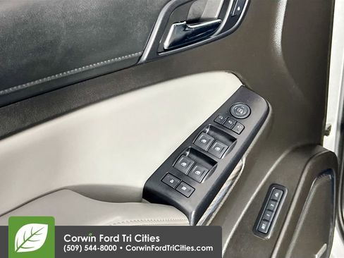 Used 2017 Chevrolet Suburban LT image 12