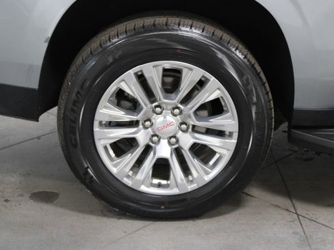 Used 2024 GMC Yukon XL Denali RWD image 16