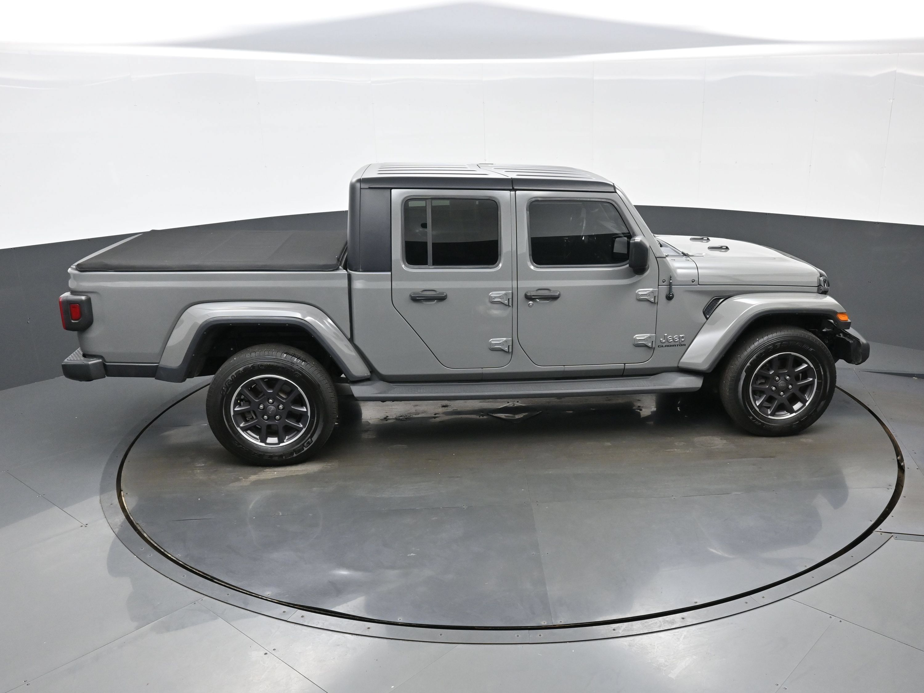 Used 2021 Jeep Gladiator Overland w/ Trailer Tow Package AWD/4WD image 36