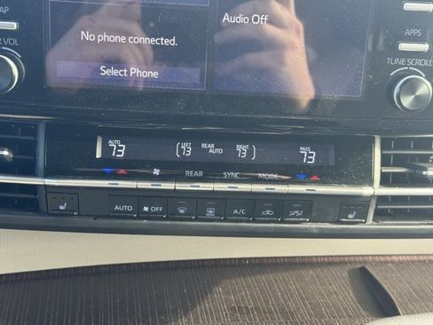 Used 2024 Toyota Sienna XLE image 24