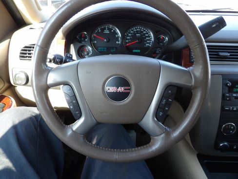 Used 2013 GMC Yukon SLT w/ SLT Chrome Package AWD/4WD image 13