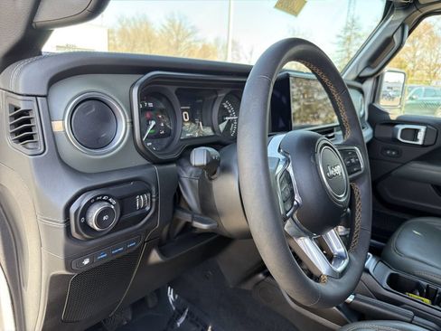 Used 2024 Jeep Wrangler High Altitude AWD/4WD image 20