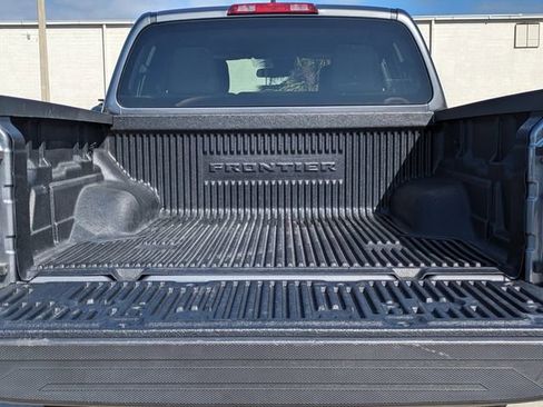 Used 2024 Nissan Frontier SV image 14