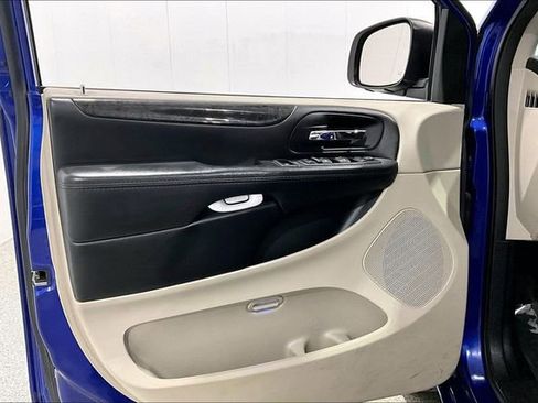 Used 2018 Dodge Grand Caravan SE w/ UConnect Hands-Free Group image 21
