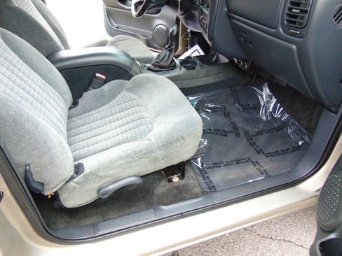 Used 2002 Chevrolet Blazer LS w/ Preferred Equipment Group image 12