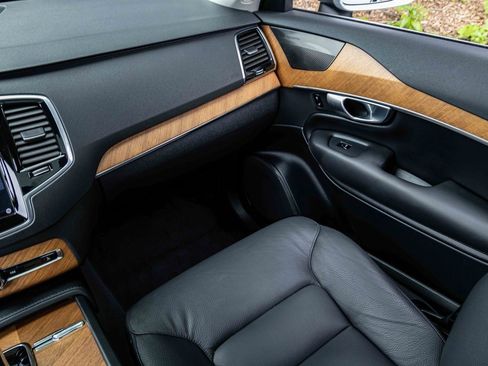 Used 2024 Volvo XC90 B6 Plus image 18