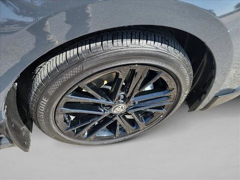 Used 2025 Toyota Camry SE w/ Convenience Package image 10