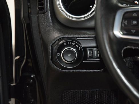 Used 2021 Jeep Wrangler Unlimited Sahara image 32