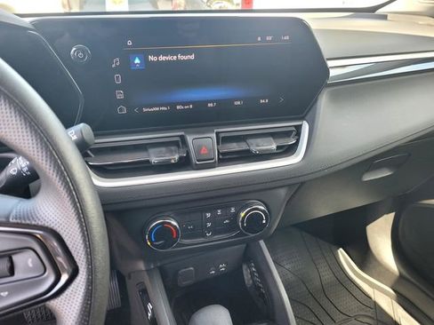 Used 2025 Chevrolet TrailBlazer LS FWD image 25