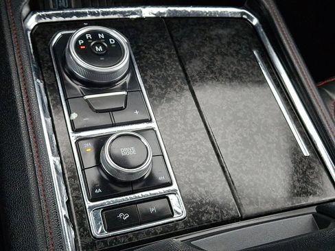 Used 2022 Ford Expedition Limited image 16