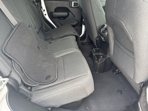 Used 2025 Jeep Gladiator Sport image 15